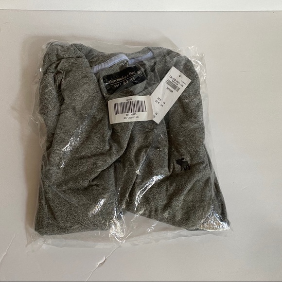 Abercrombie & Fitch T Shirt - Picture 1 of 1